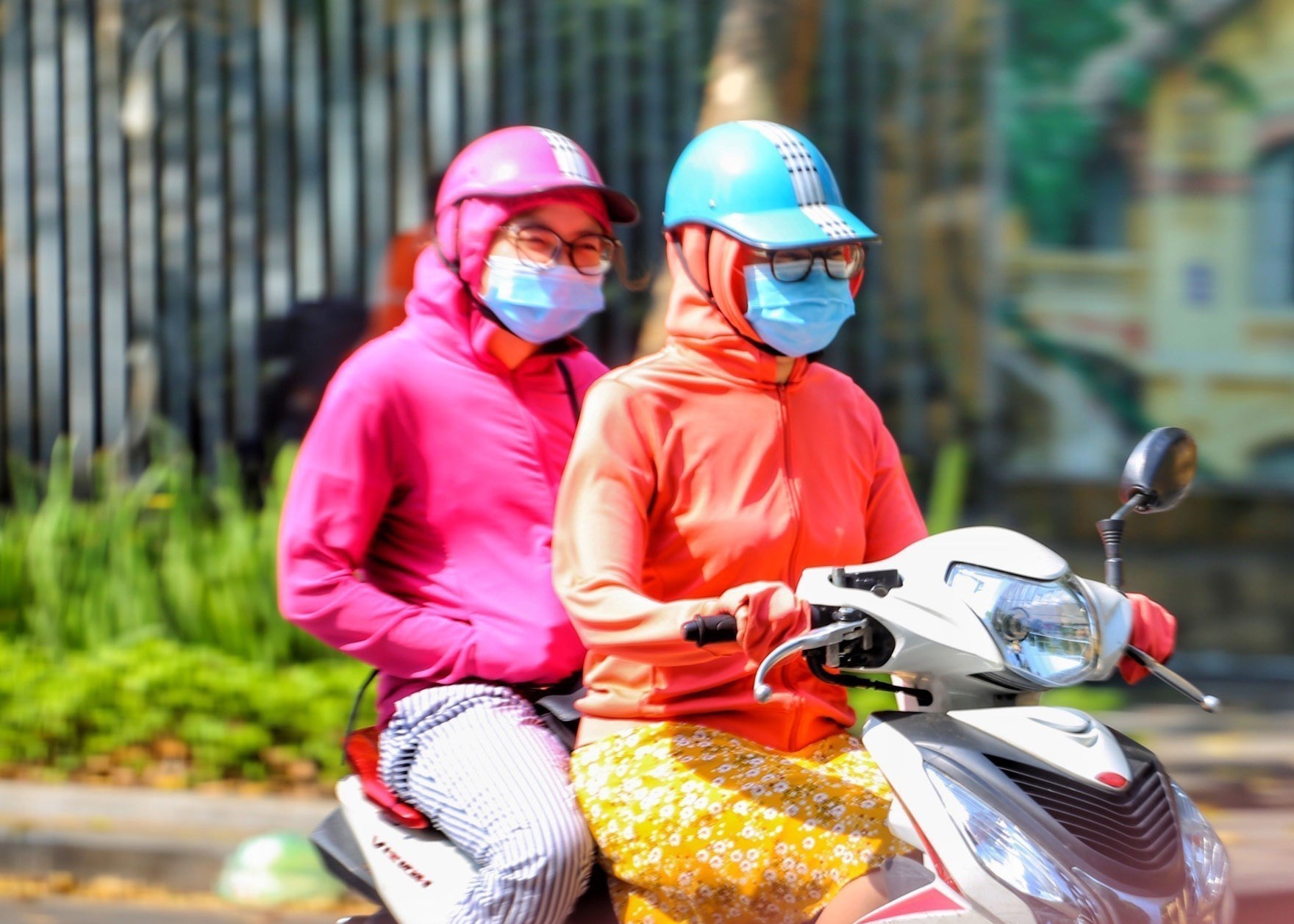 Tay Bac Bo co noi nang nong gay gat, nen nhiet len toi 41,3 do C hinh anh