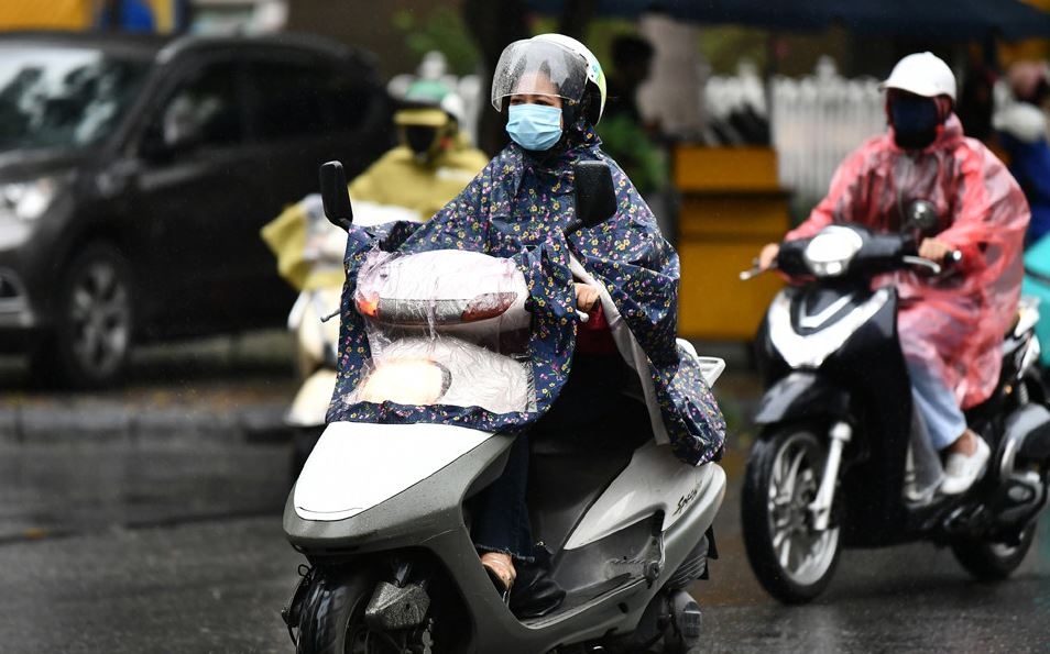 Thoi tiet 18/4: Mien Bac sang mua giong, trua hung nang hinh anh