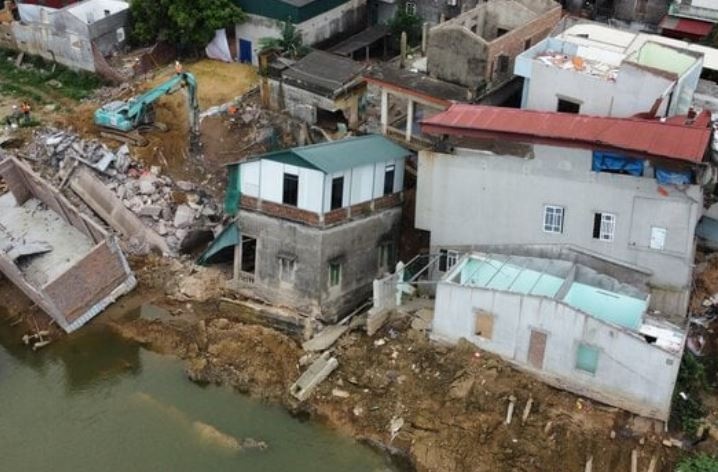 Bac Ninh do 10 can nha sut lun ven song Cau hinh anh