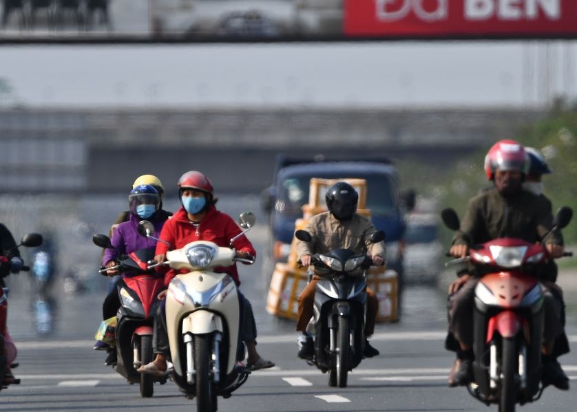 Thoi tiet 16/4: Mien Bac gia tang nang nong, phia Dong van diu mat hinh anh