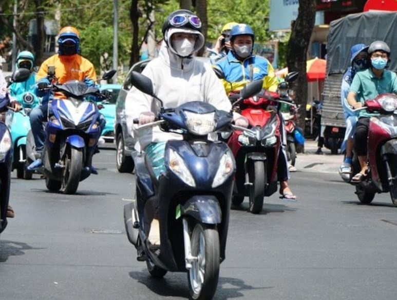 Cong an lam viec voi nguoi tu nhan cau duoc mua cho TP.HCM hinh anh