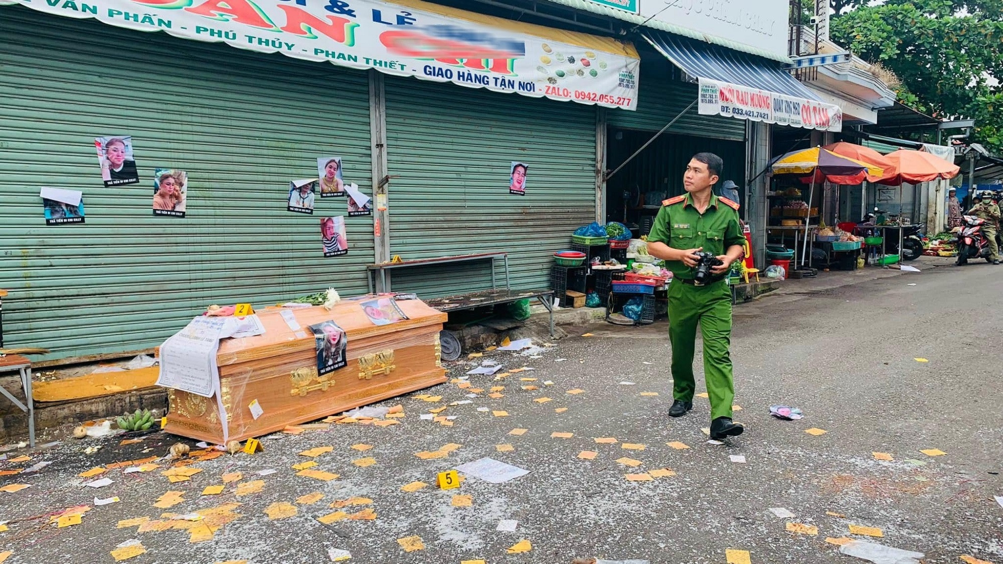 Khoi to 18 nguoi mang quan tai, rai vang ma de doi no hinh anh