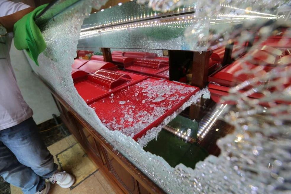 Chu tiem vang ke lai 6 giay doi mat ke cuop hinh anh