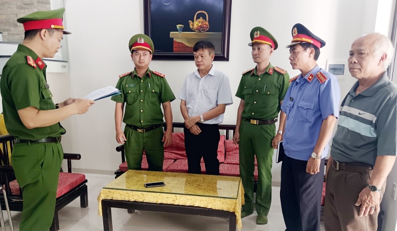 Khoi to them doi tuong trung tam Dang kiem xe co gioi Thua Thien Hue hinh anh