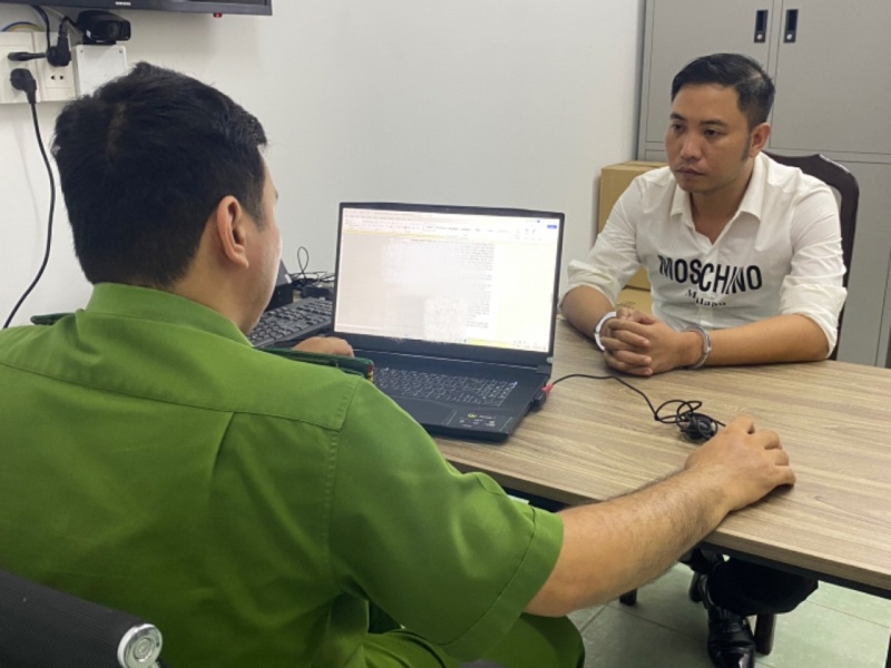 Lua hang nghin nguoi,  chung cu Richstar,  chung cu Carilon,  phan mem Quang Trung,  Cong ty Helmets anh 1