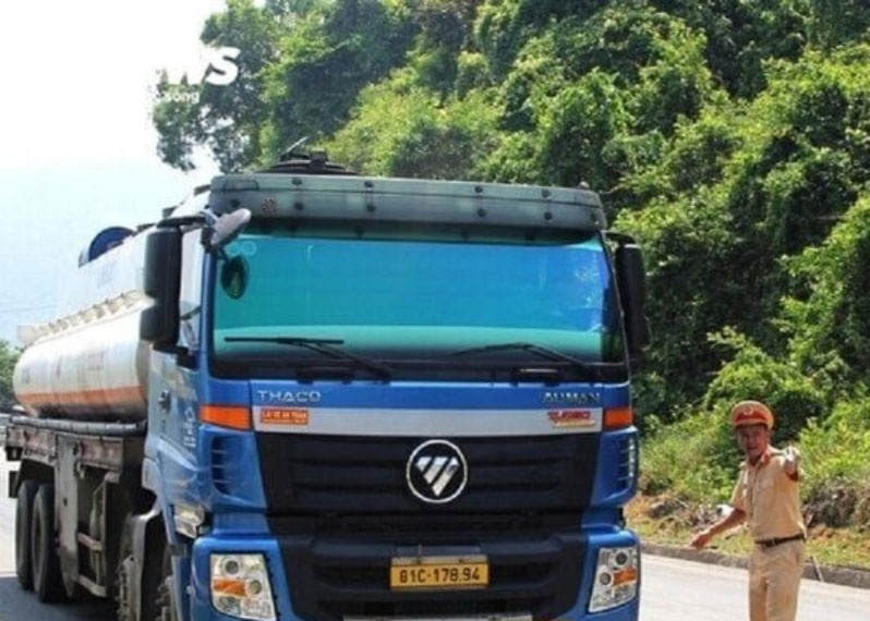 Cam oto qua Deo Ca, phan luong giao thong the nao? hinh anh