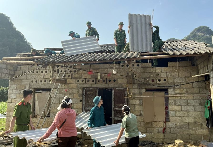 Hinh anh xuc dong sau con dong loc lich su tai Cao Bang hinh anh