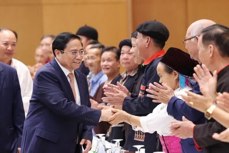 Thu tuong gap mat gia lang, truong ban, nghe nhan va nguoi co uy tin hinh anh