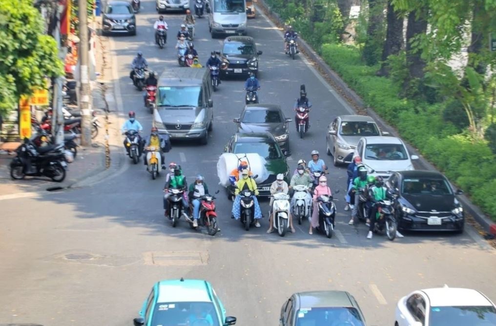 Nang nong bao phu ca nuoc, dong bang Bac Bo co noi tren 37 do C hinh anh
