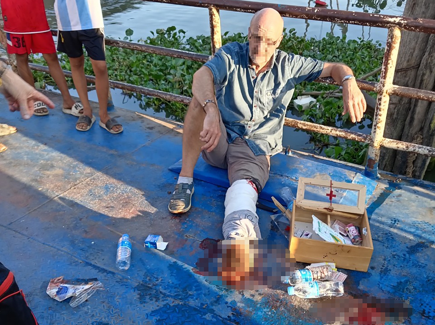 Tau 42 khach song Tien anh 2