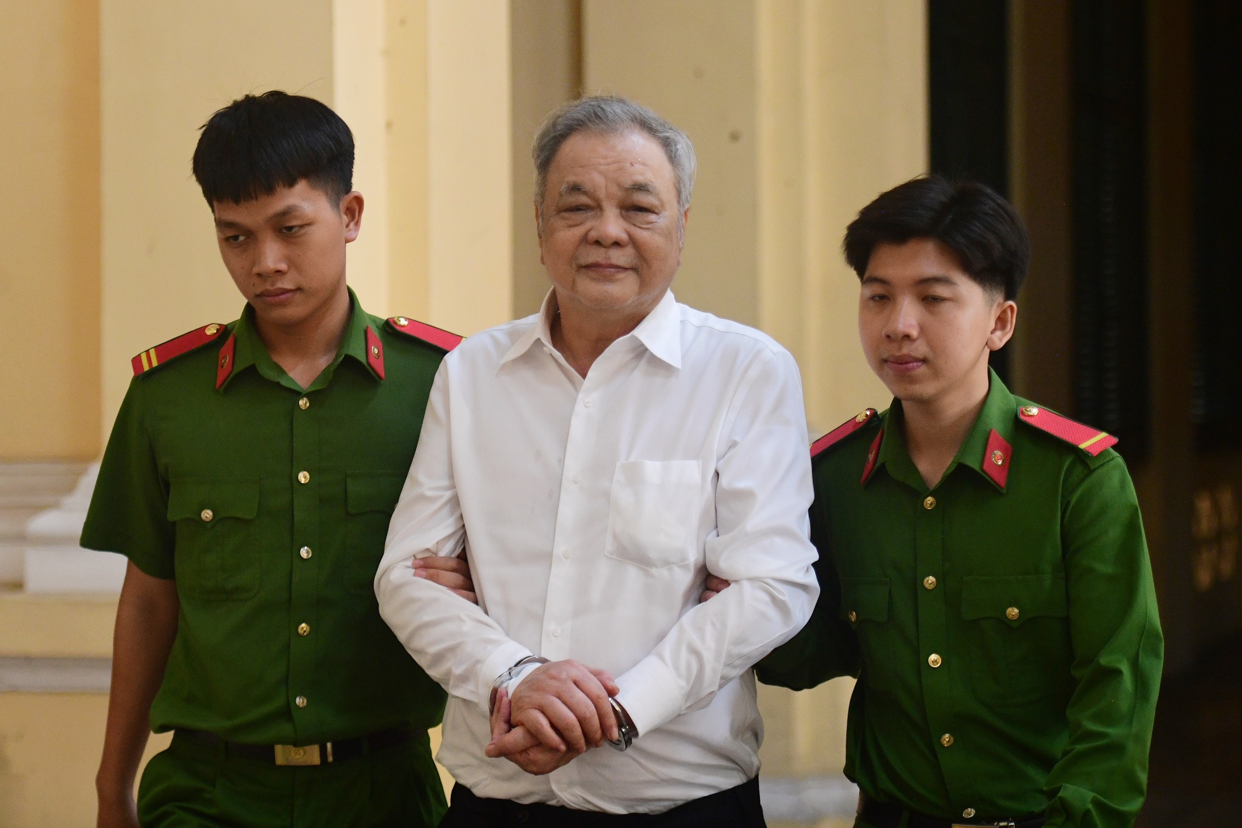 Tân Hiệp Phát,  Trần Quí Thanh,  Trần Ngọc Bích,  Trần Uyên Phương ảnh 1 Tan Hiep Phat,  Tran Qui Thanh,  Tran Ngoc Bich,  Tran Uyen Phuong anh 1