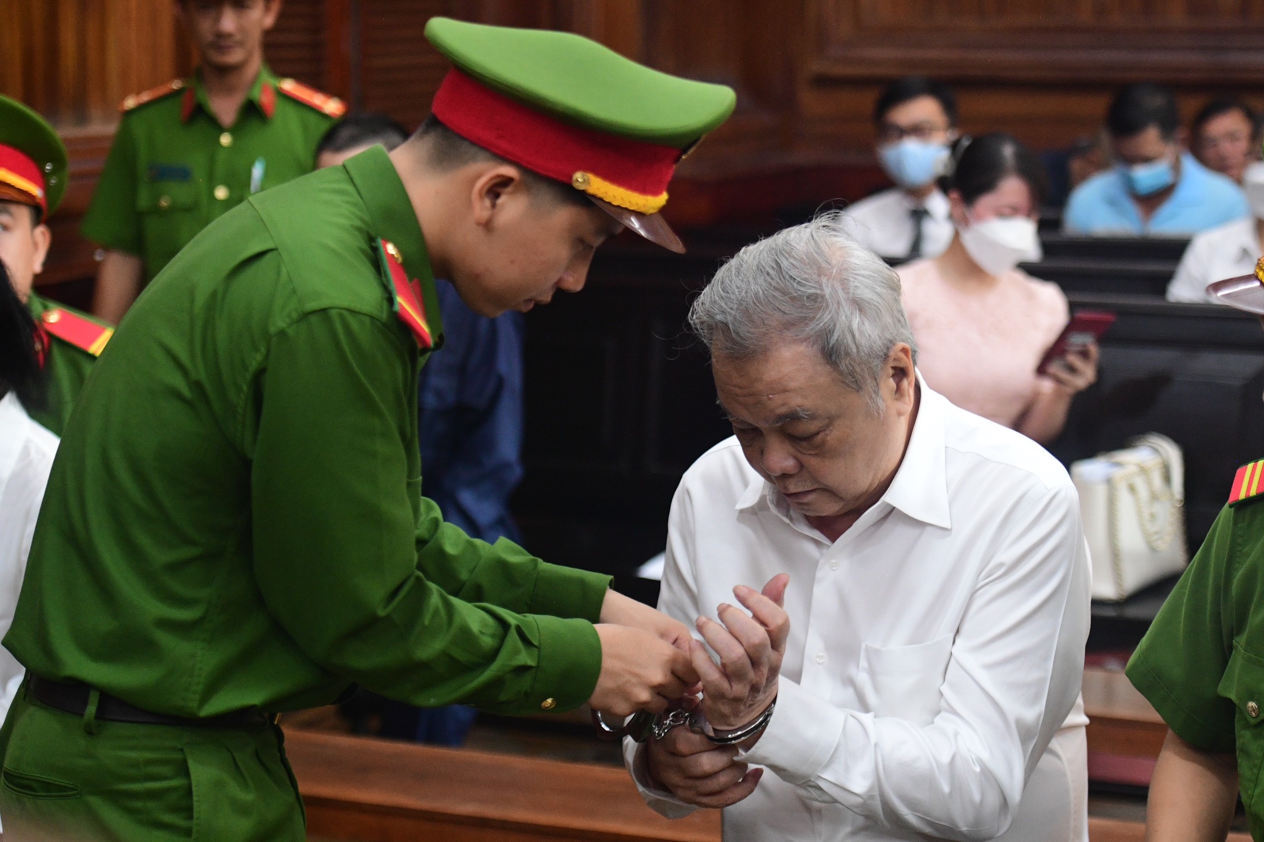 Tân Hiệp Phát,  Trần Quí Thanh,  Trần Ngọc Bích,  Trần Uyên Phương ảnh 2 Tan Hiep Phat,  Tran Qui Thanh,  Tran Ngoc Bich,  Tran Uyen Phuong anh 2