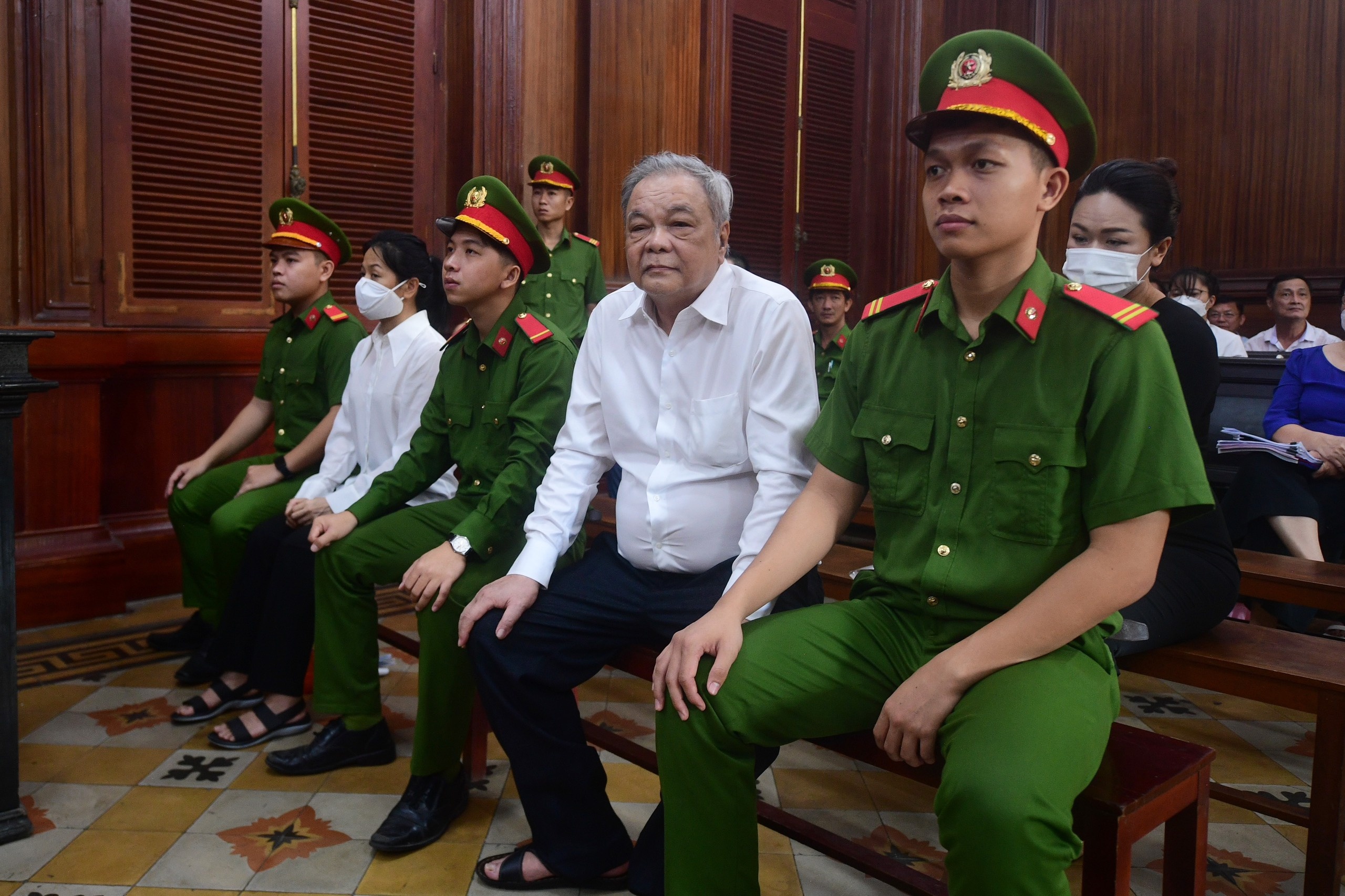 Tân Hiệp Phát,  Trần Quí Thanh,  Trần Ngọc Bích,  Trần Uyên Phương ảnh 3 Tan Hiep Phat,  Tran Qui Thanh,  Tran Ngoc Bich,  Tran Uyen Phuong anh 3