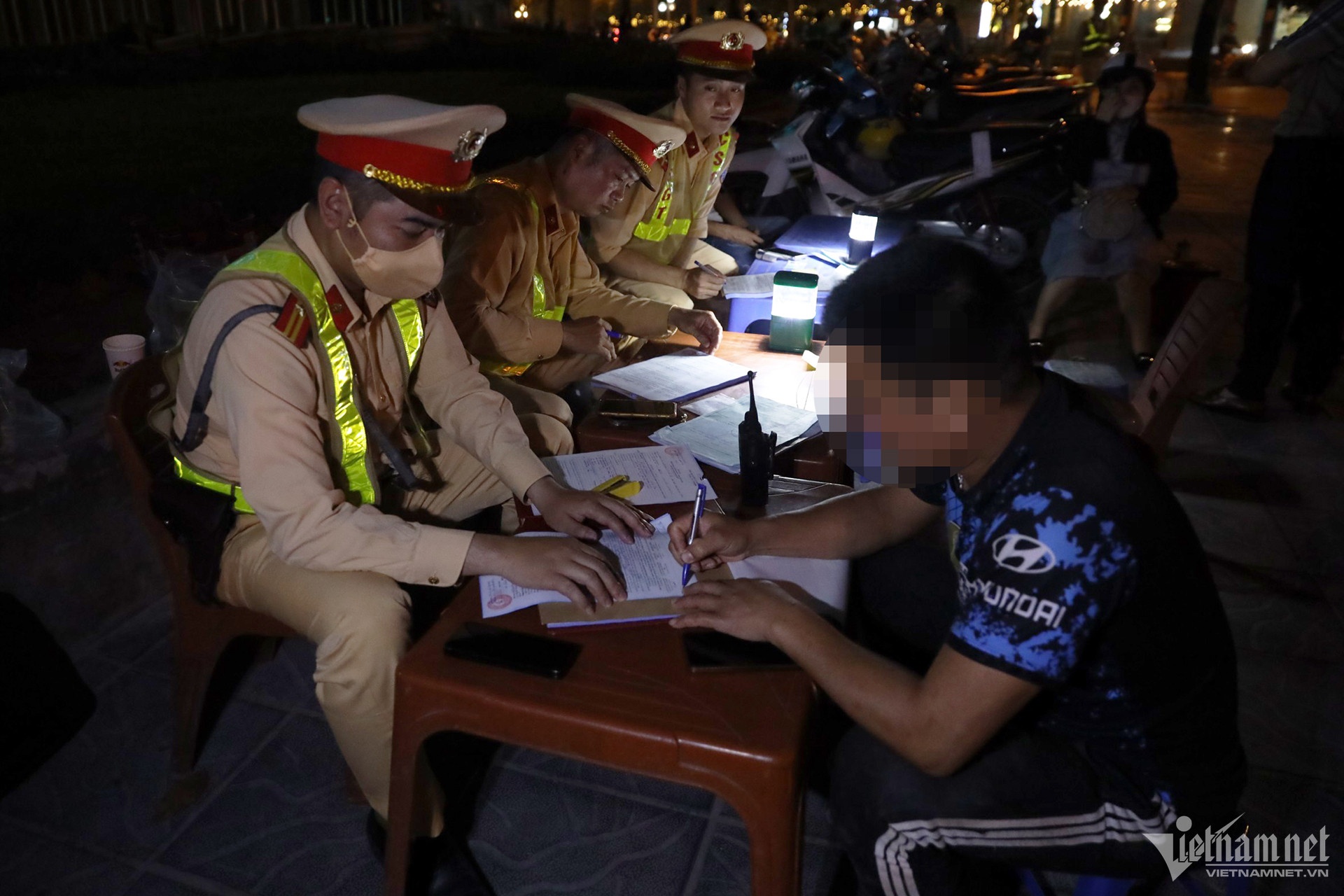 Coc bia nua thang luong anh 1