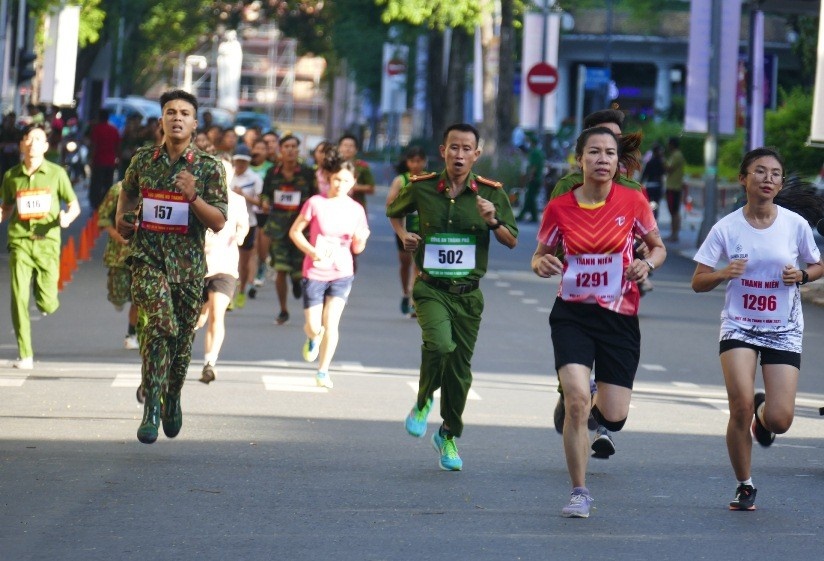 Dieu chinh giao thong mot so duong o TP.HCM vao cuoi tuan hinh anh