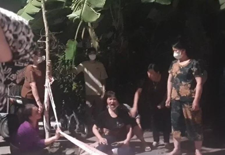 Me thieu nu bi ban trai sat hai o Hai Phong khoc doi con hinh anh