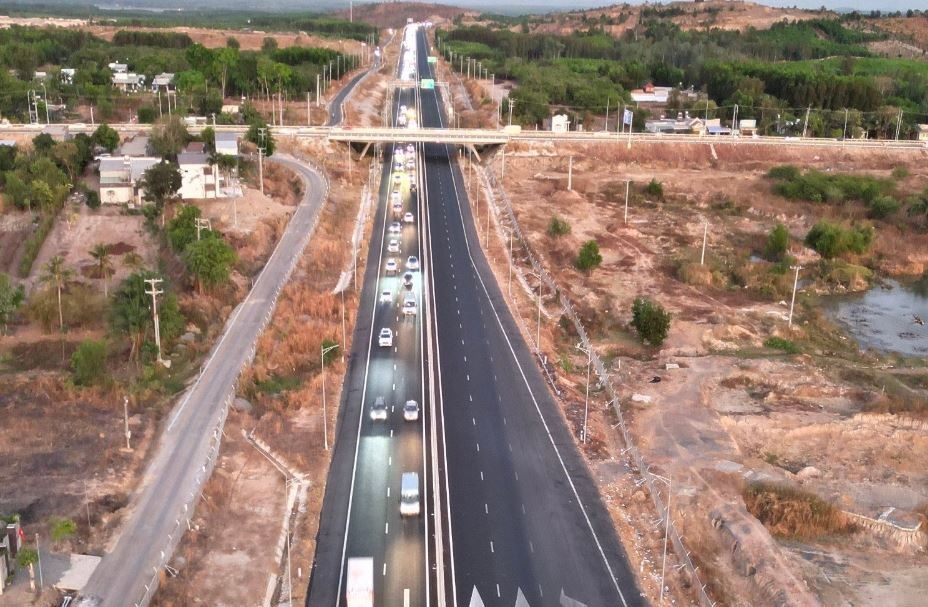 Cao toc Phan Thiet - Dau Giay mat dien 5 phut, chu dau tu voi nop tien hinh anh