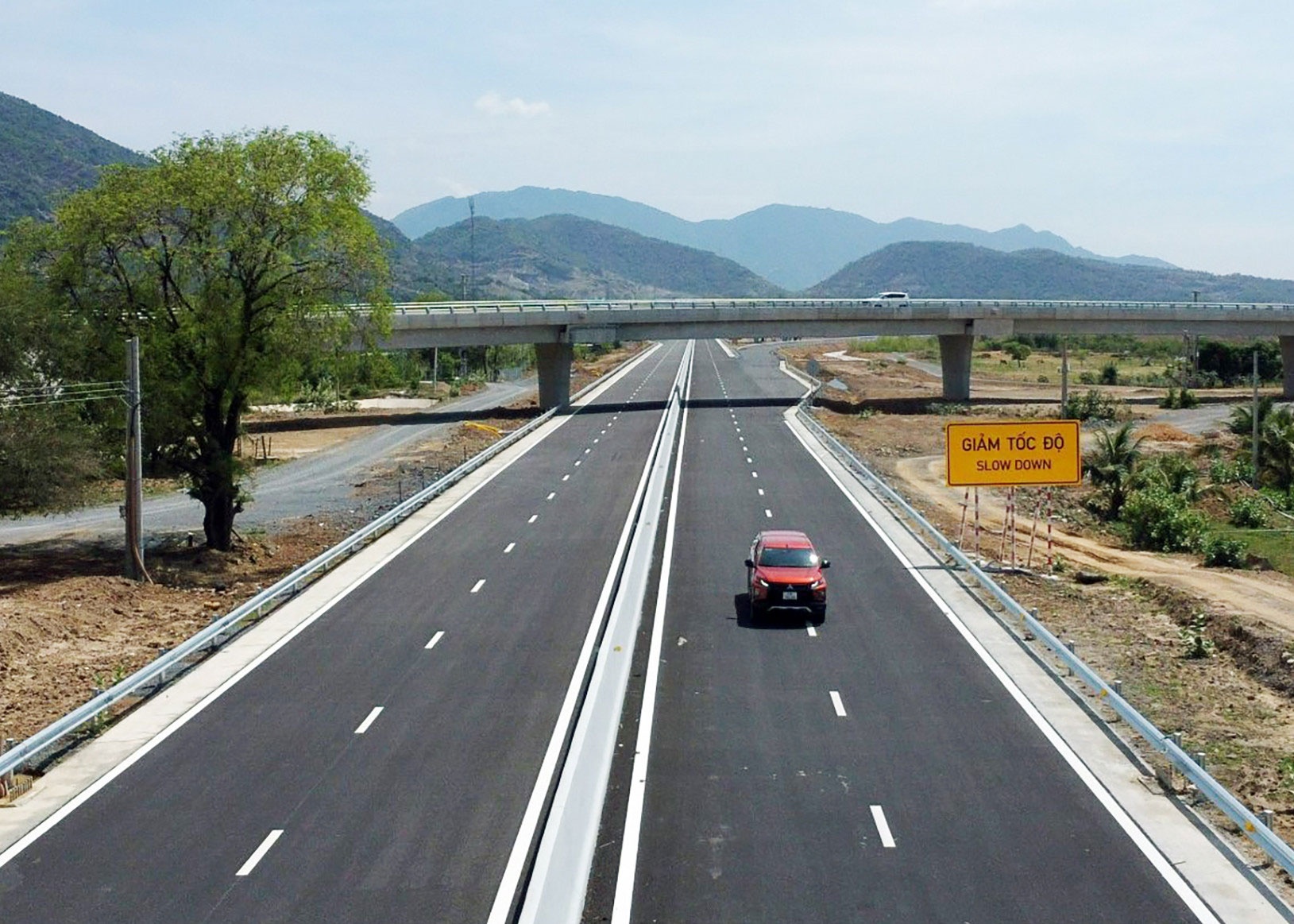 Cao toc Nha Trang - Cam Lam thu phi cao nhat 311.000 dong/luot hinh anh