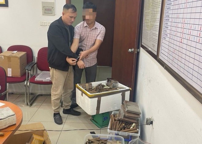 Bi mat ben trong ngoi nha thue tro cua ga dan ong hinh anh