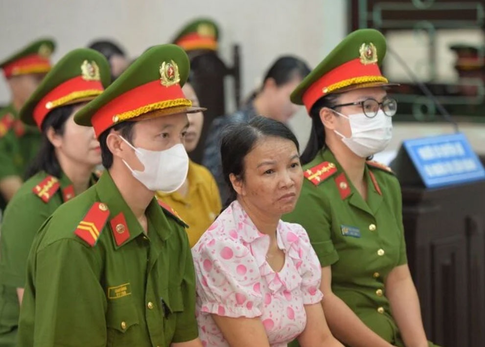 Me nu sinh giao ga anh 2