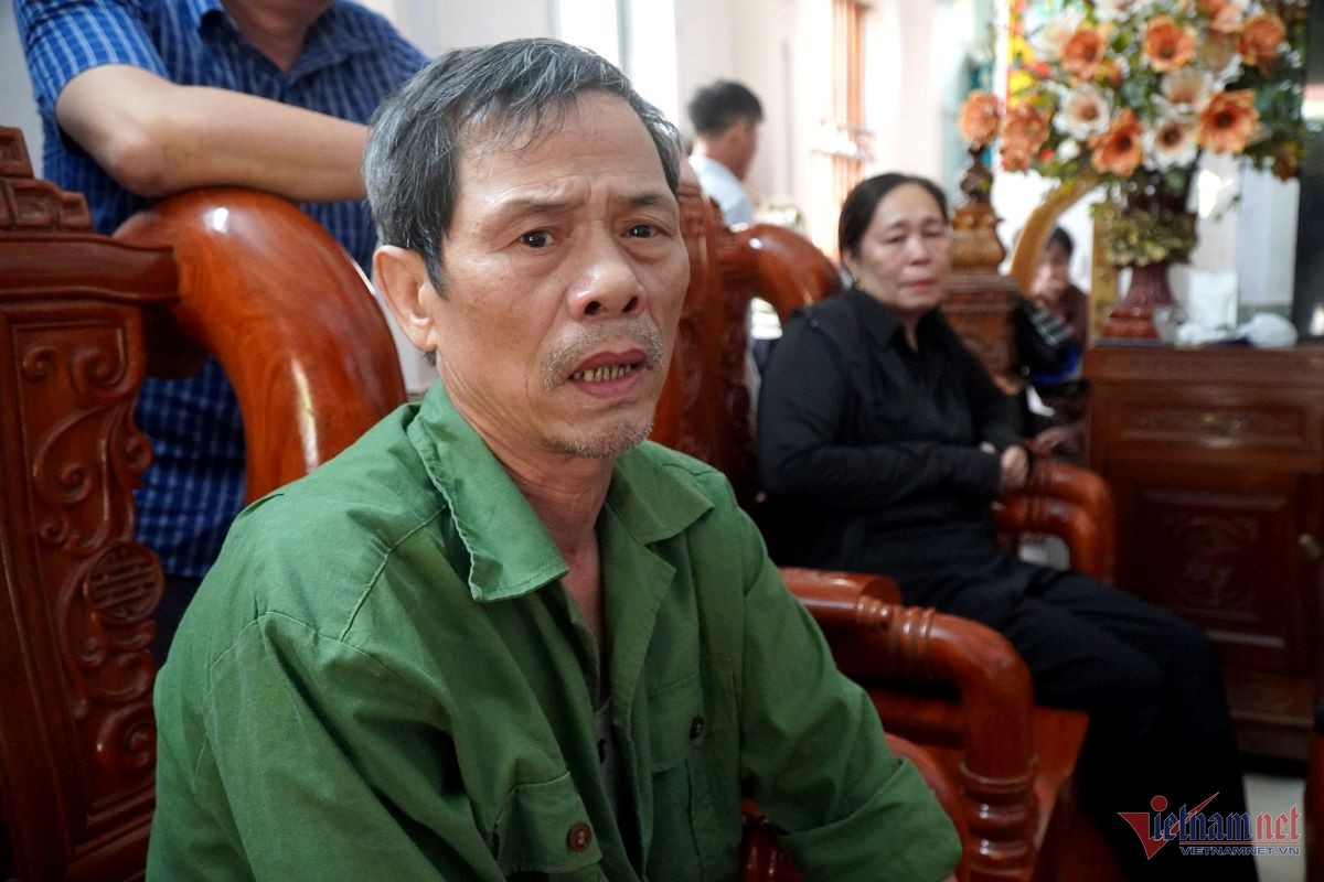 Mat tich tren bien anh 2