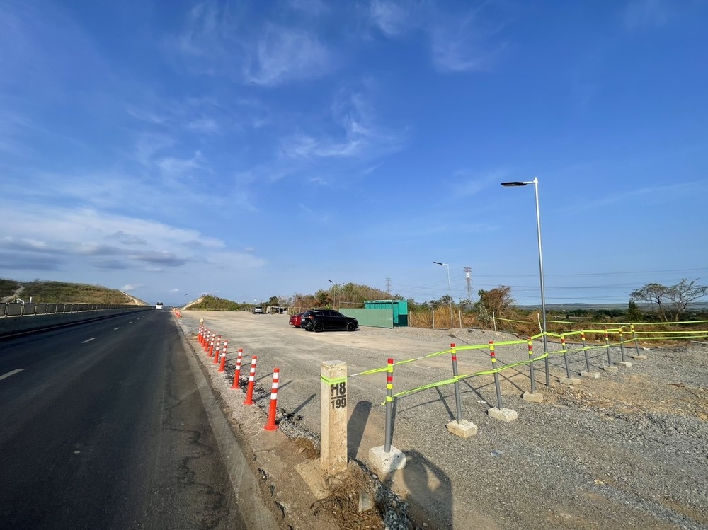 Tram dung container cao toc anh 1