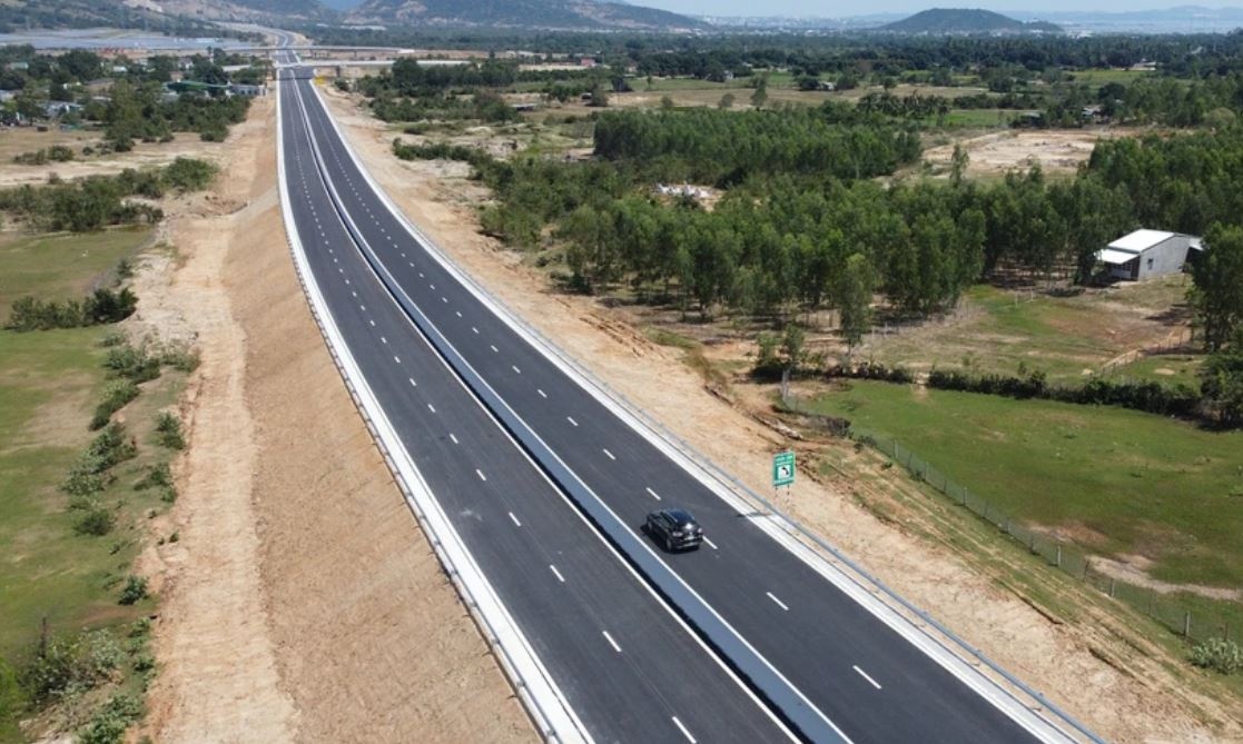 Cao toc Cam Lam - Vinh Hao mo duong cho oto chay tu sang 26/4 hinh anh