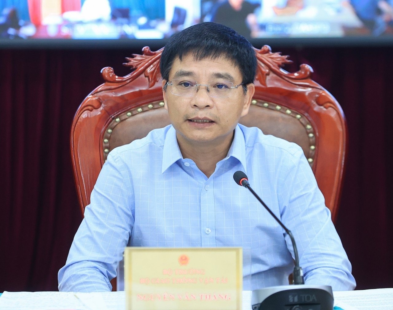 Bo truong GTVT Nguyen Van Thang: 'Cac nha thau khong lo thieu tien' hinh anh