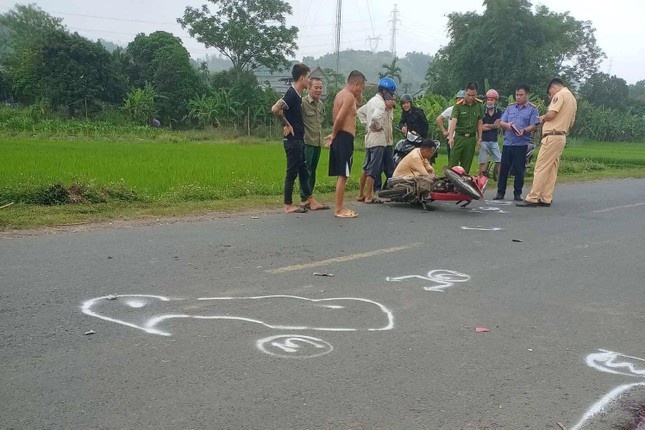 Tai nan tren duong den truong, nu giao vien tu vong hinh anh