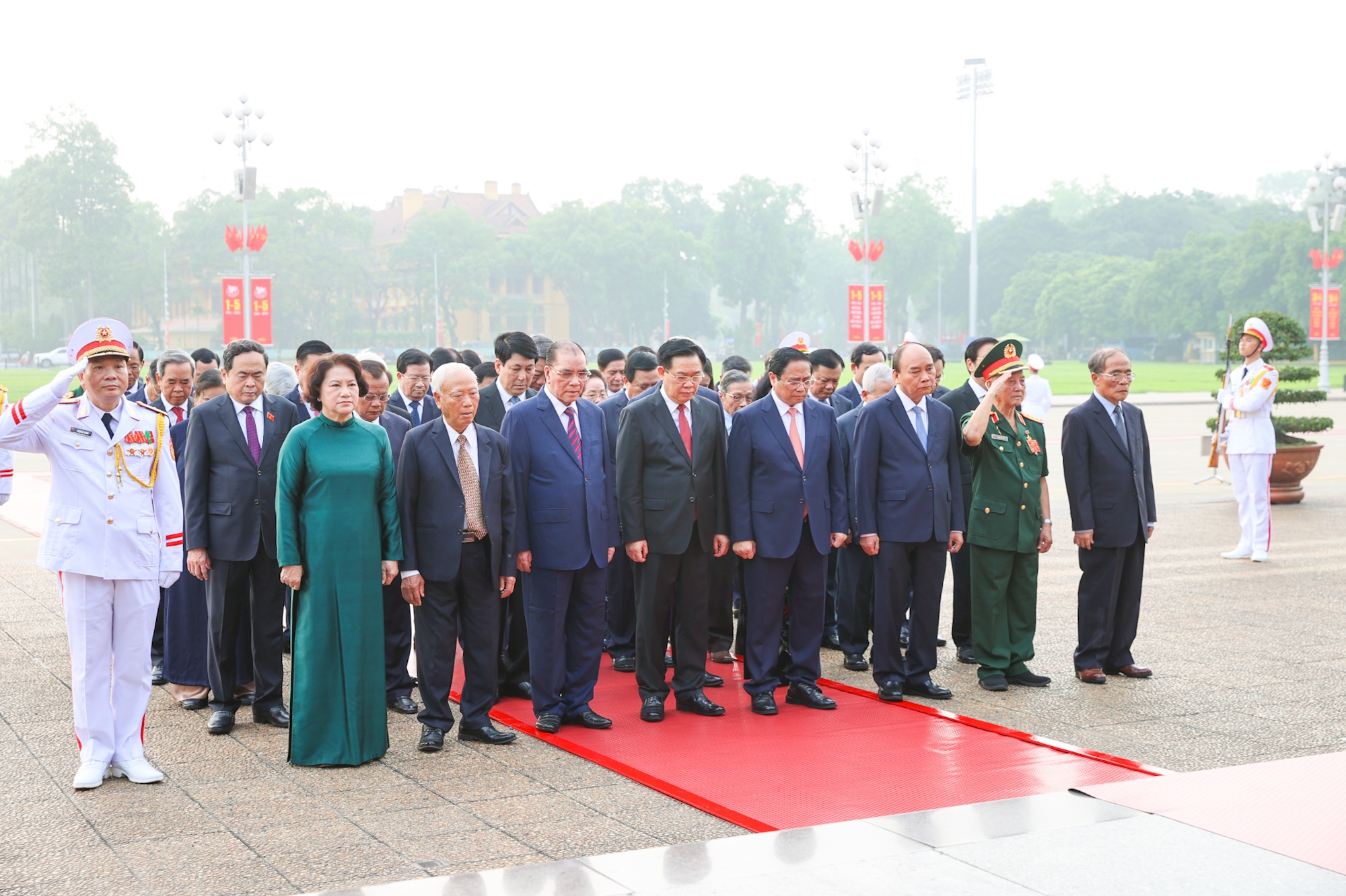 Lanh dao Dang, Nha nuoc vao Lang vieng Chu tich Ho Chi Minh hinh anh