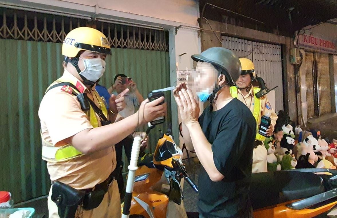 Nam thanh nien vi pham nong do con vi ‘ne mat anh em’ hinh anh