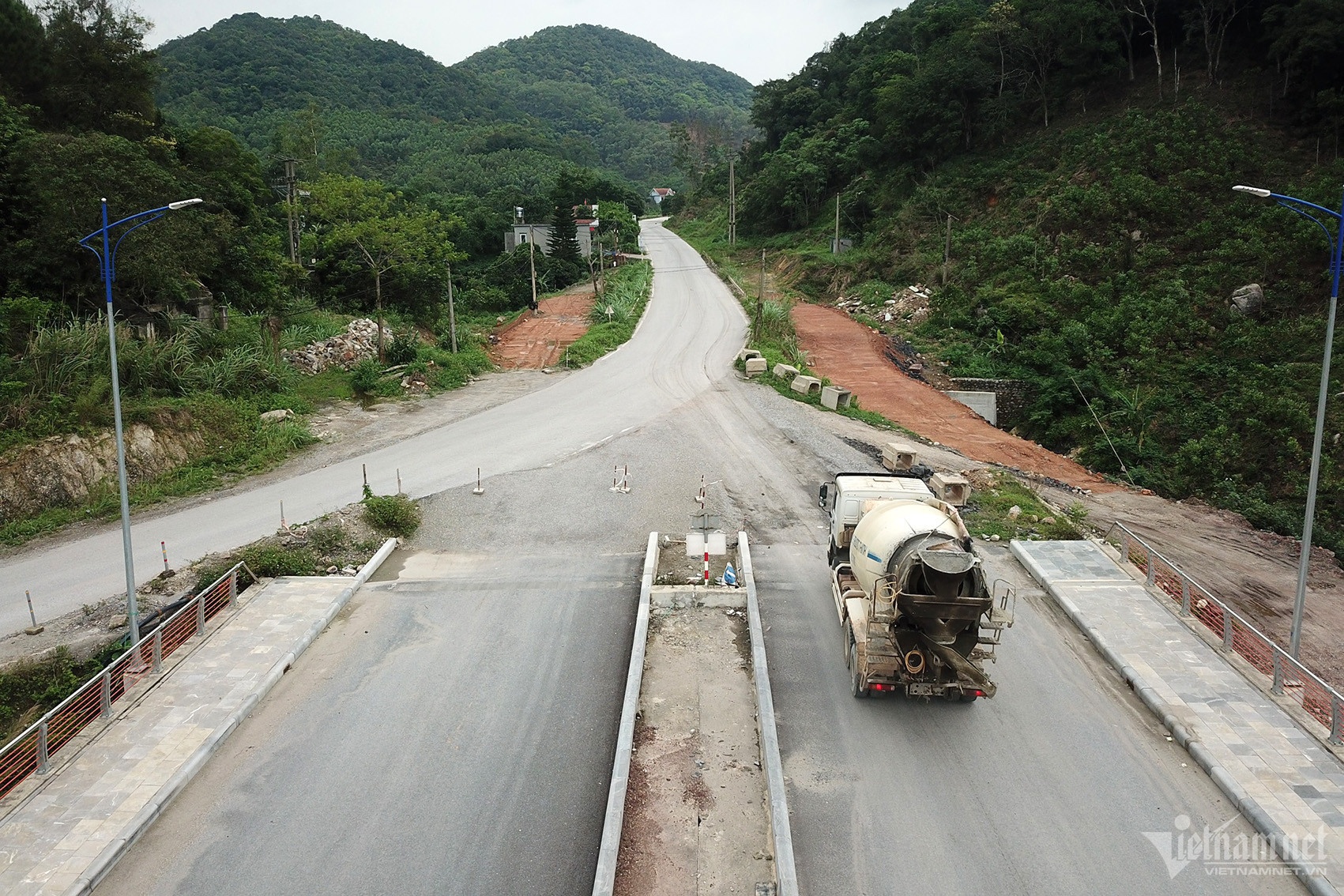 Duong tinh 334 Van Don anh 2