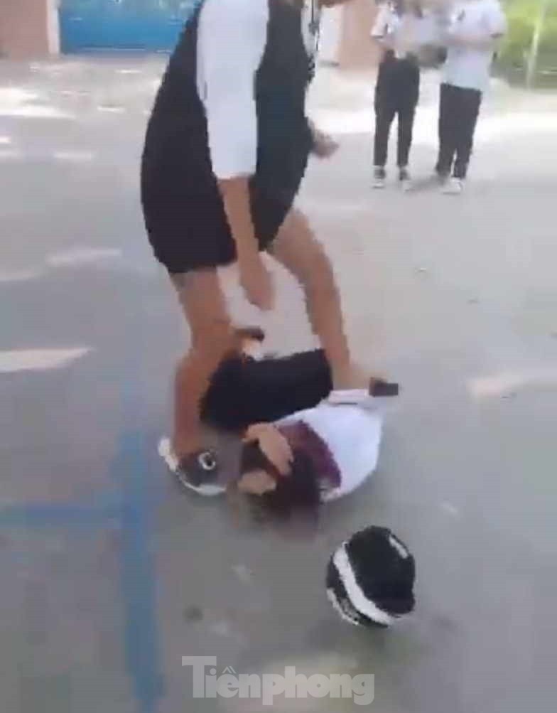 Nu sinh Binh Duong anh 1