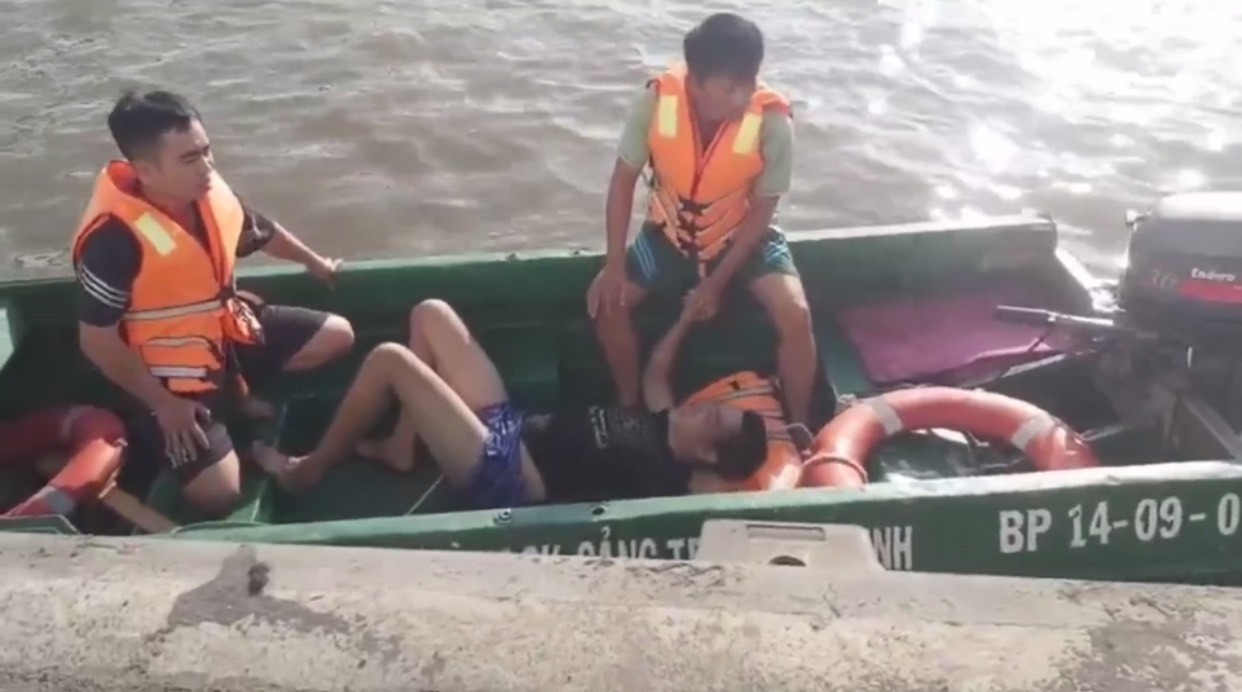 Cuu thanh nien nhay cau Phu My tu tu hinh anh