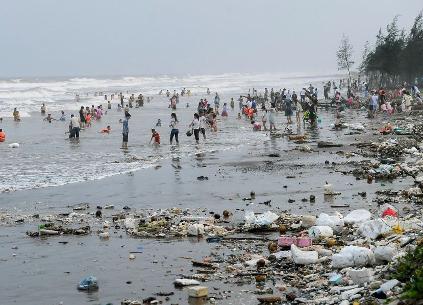 Thanh nien mat tich khi tam bien o Nam Dinh hinh anh