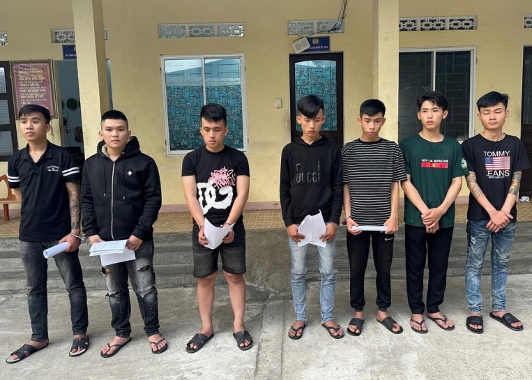 Mau thuan tren mang, 2 nhom con do tim nhau tra dua hinh anh