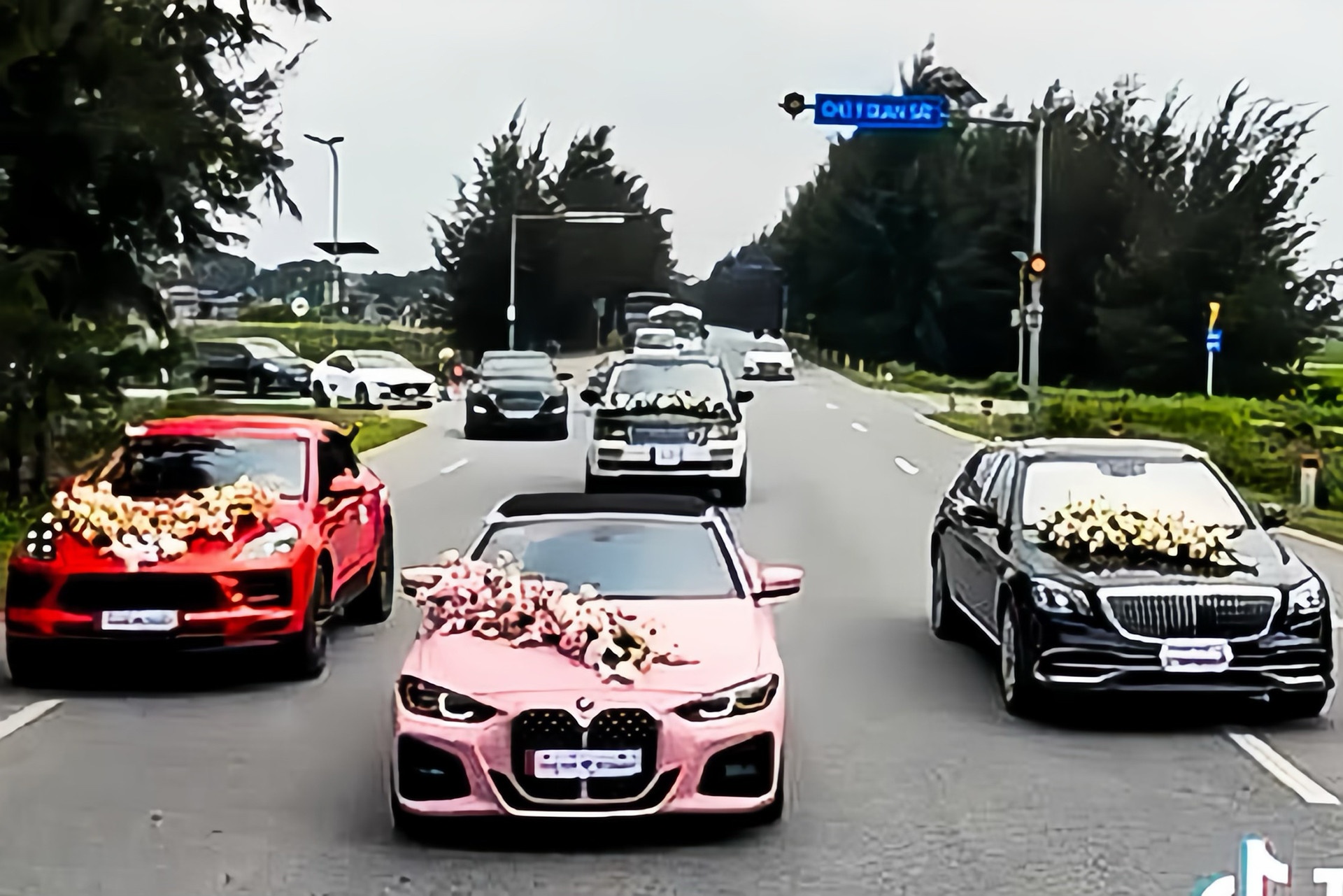 Tam giu bang lai nhieu tai xe vu xe ruoc dau do giua duong chup anh hinh anh