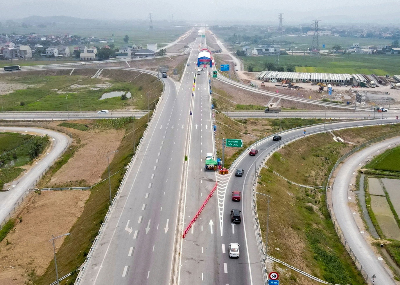 Thong xe cao toc, di tu Ha Noi den Nghe An chi hon 3 tieng hinh anh