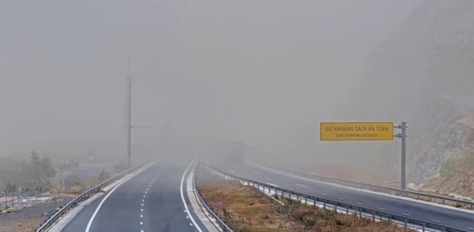 Bui mit mu tren cao toc Nha Trang - Cam Lam hinh anh