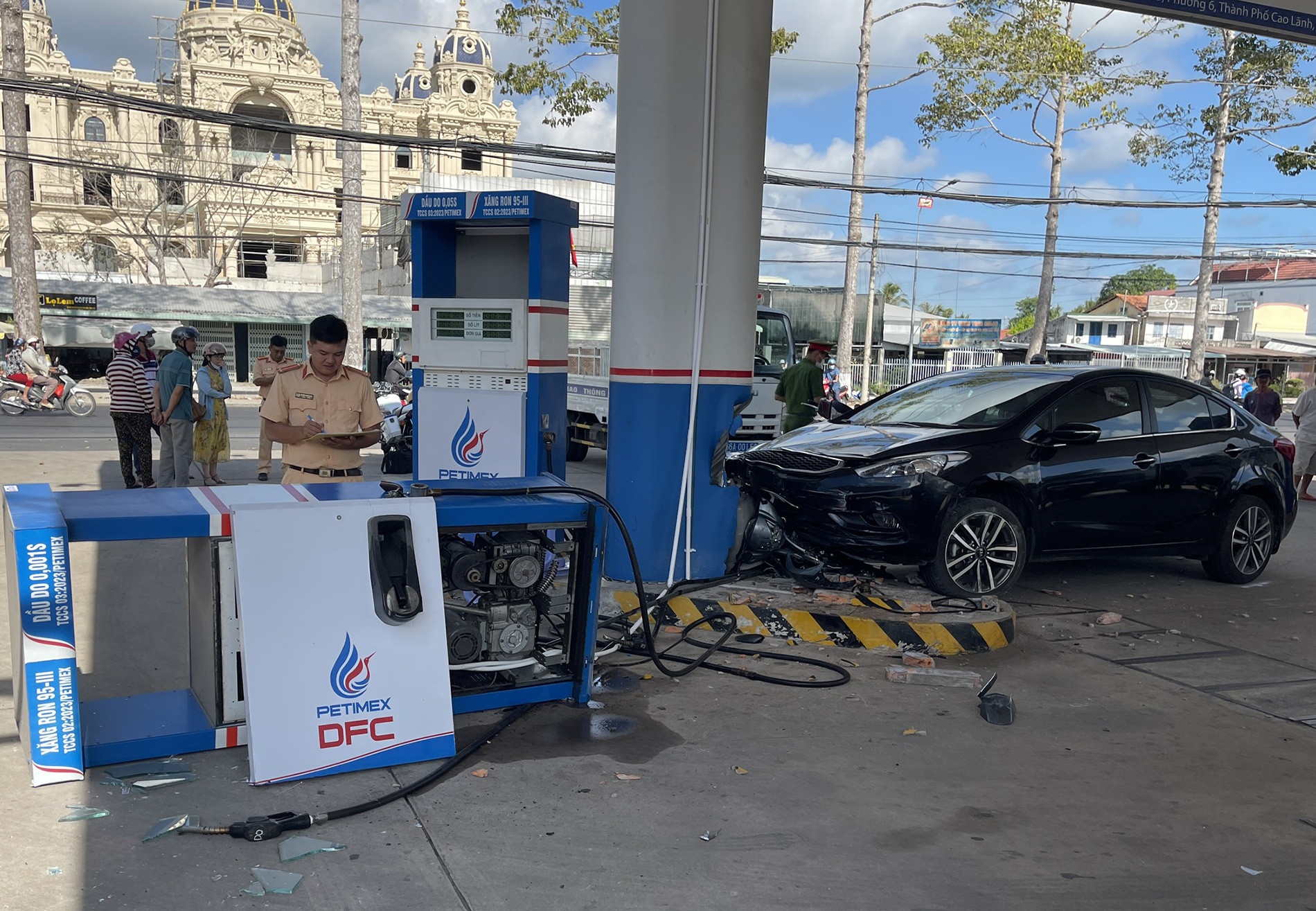 O to mat lai huc do tru bom xang o Dong Thap hinh anh