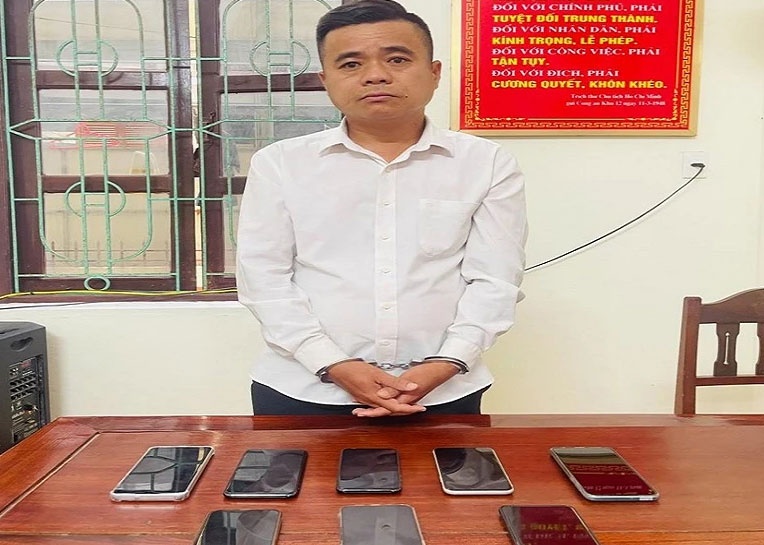 Hang loat du khach tam bien Nhat Le bi trom dien thoai hinh anh