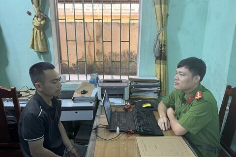 Pha khoa container,  Quyen Cuong,  Cong ty Quyen Cuong anh 1