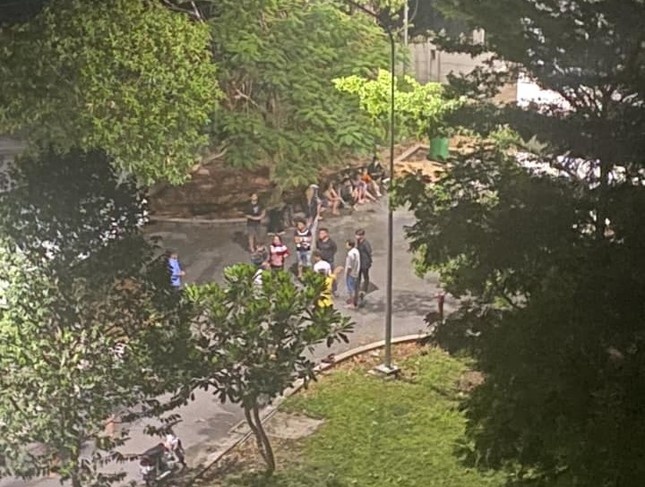 Nam thanh nien bi dam guc trong phong tro o Binh Duong hinh anh