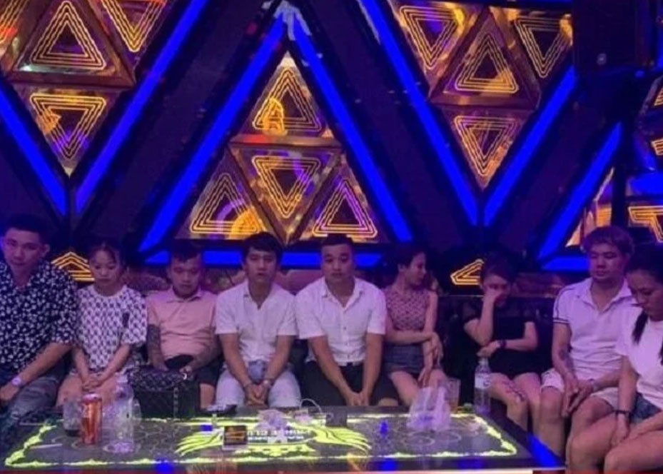 Nhom nam nu 'mo tiec ma tuy' trong quan karaoke o Quang Nam hinh anh