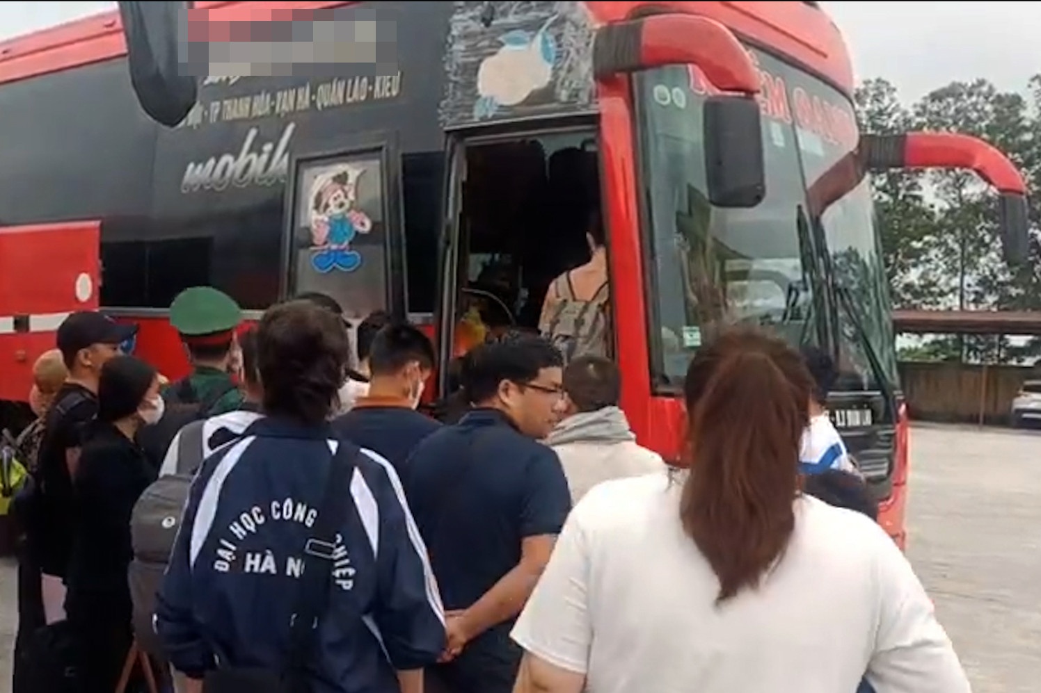 Tai xe xe khach vi pham nong do con, cho qua so nguoi quy dinh hinh anh