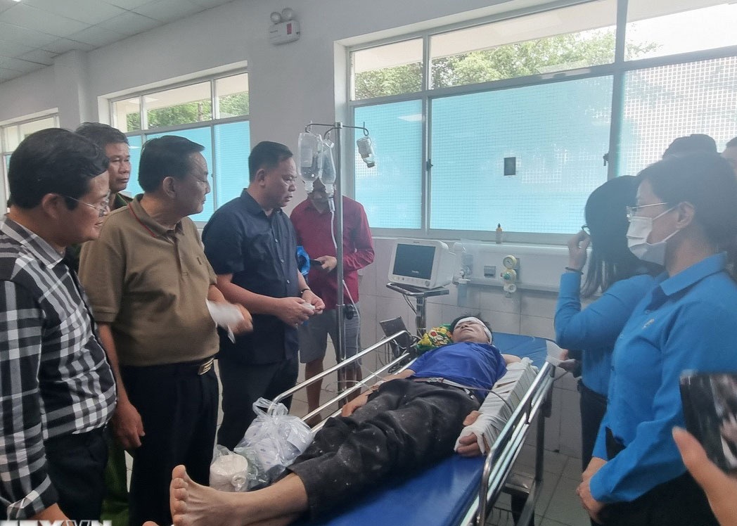 Bo Y te yeu cau tap trung cap cuu, dieu tri nan nhan vu no lo hoi hinh anh