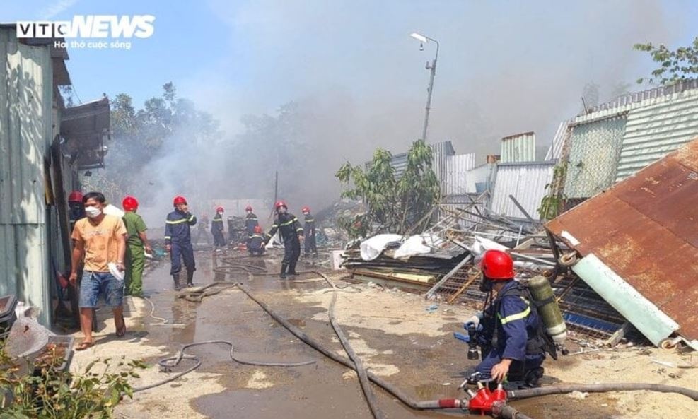 Chay nha kho Da Nang anh 1