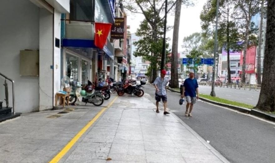 TP.HCM thi diem thu phi cho thue via he o Quan 1 hinh anh