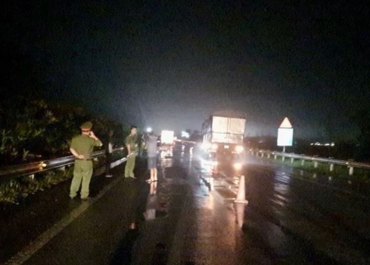 Thiet mang vi di xe may nguoc chieu vao cao toc Ha Noi - Thai Nguyen hinh anh