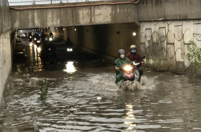 Nan giai bai toan chong ngap o TP.HCM, Dong Nai hinh anh